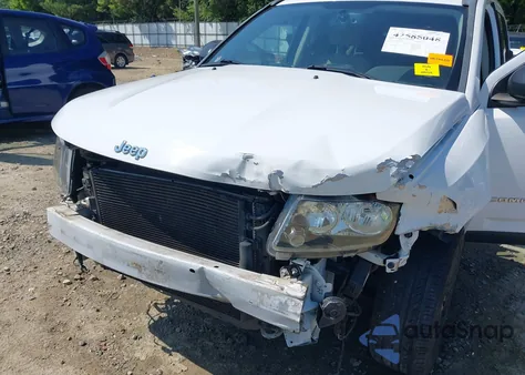 2012 Jeep Compass Latitude z USA, uszkodzony, nr VIN 1C4NJCEB0CD686455